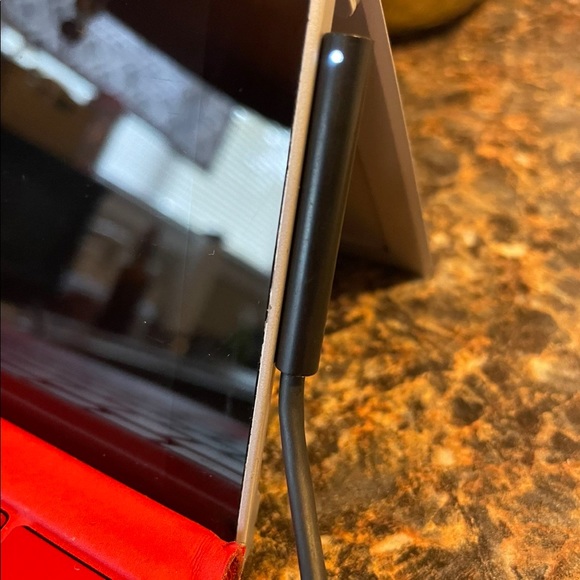 Surface Pro 4 (with Keyboard) - Picture 9 of 11